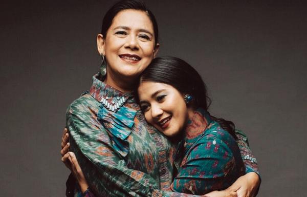 Beredar Foto Lydia Kandou Bercadar, Ikut Naysilla Pindah Agama?