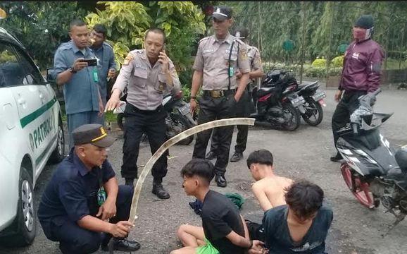 Viral Dimedsos 3 ABG Bawa Celurit Yang Dibuat Dari Paralon, Begini Keterangan Kapolsek Cikarang