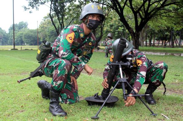Taruna Korps Marinir Pelajari Teknik Gunakan Senjata Bantuan Mortir