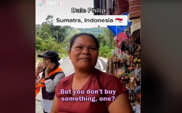 Viral Penjual Suvenir di Sumut Jago Bahasa Inggris, Netizen: Lancar Banget Bahasa Inggris Si Ibu