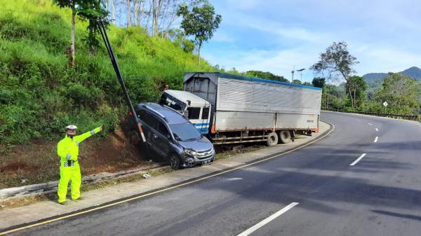 Tabrakan Beruntun di Jalan Gentong, 6 Mobil Rusak