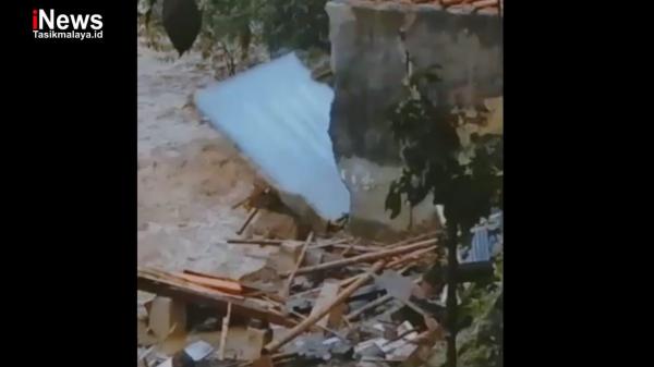 Video Hujan Terus Mengguyur Sebabkan 2 Rumah Tergerus Luapan Air Sungai di Tasikmalaya