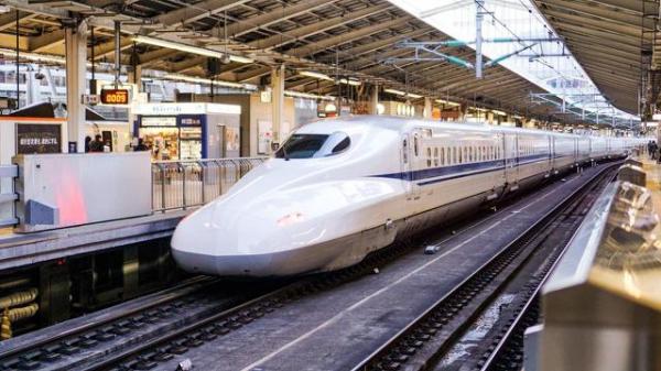 Main Ponsel saat Bekerja,  Warga Jepang Kecewa pada Kondektur Shinkansen