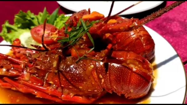 Pecinta Kuliner Wajib Coba Lobster Saus Padang Karapyak Valley