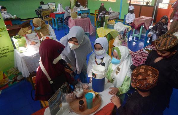 Video : Ragam Produk Unik Karya TA Siswa SD Muhammadiyah 16 Surabaya