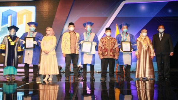 3 Mahasiswa UNM Jadi Mahasiswa Terbaik, Raih IPK Cumlaude