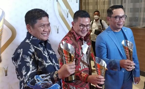 Bersanding dengan 5 Gubernur di Indonesia, Bupati Basel Terima Penghargaan Indonesia Awards 2021