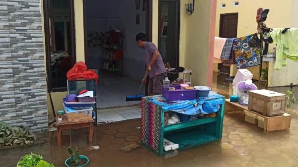 Video Penampakan Komplek Perumahan Kampak Pasca Dilanda Banjir 1 Meter