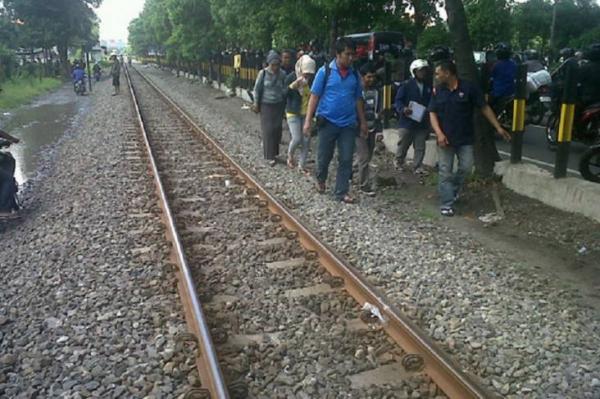 Nyebrang Rel Kereta, Nenek Tewas Tertabrak KRL Commuterline di Bogor