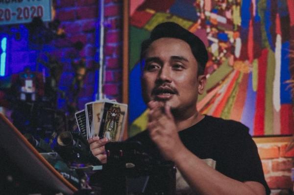 Terawang Nasib Gala Sky,  Denny Darko  Pakai Kartu Tarot, Ini Hasilnya