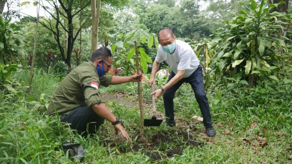 Cegah Longsor,  Kencana Group Tanam 1000 Pohon di Welirang