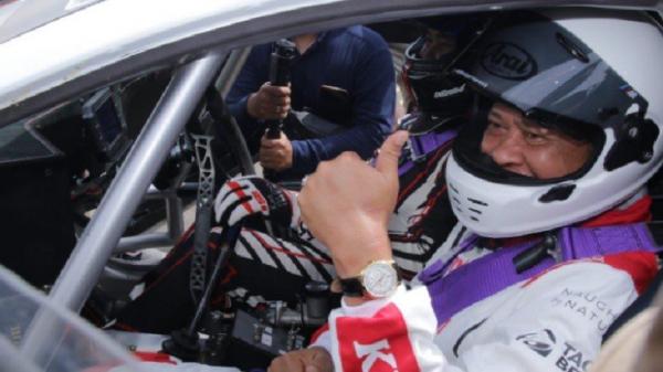 Usai Kecelakaan Ketua MPR RI Bamsoet Ikut Drifting, Jadi Navigator Akbar Rais