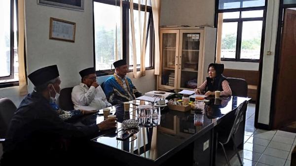 Guru Madrasah Temui Anggota DPRD Karawang, Keluhkan BOPF dan Sarpras Bangunan