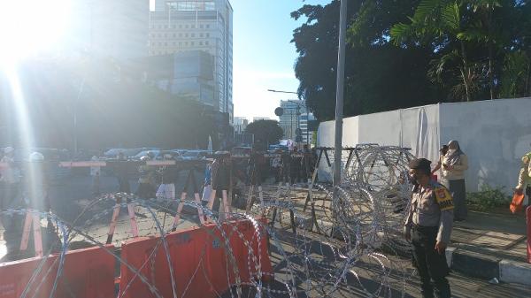 Aparat Blokade Jalan, Massa Aksi Damai Reuni 212 Tak Bisa Masuki Kawasan Patung Kuda