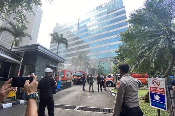 Gedung Cyber Terbakar, Detik-detik Evakuasi 2 Karyawan