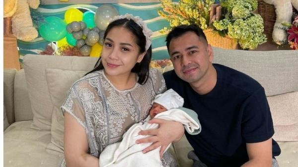 Begini Dress Nagita Slavina Saat Umumkan Nama Adik Rafathar