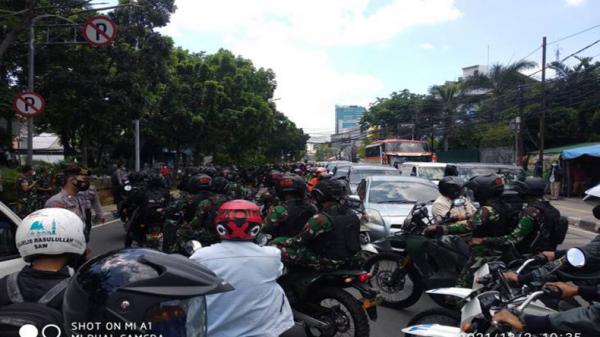 Aparat TNI Polri Halau Peserta Reuni 212 Pakai Motor Trail dan Senjata, Massa: Ke Papua Saja Pak
