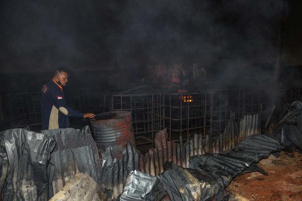Gudang Solar Illegal Terbakar