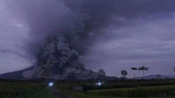 Gunung Semeru Erupsi Lagi: Guguran Awan Panas Menuju Tenggara, PVMBG Ingatkan Warga Hati-hati!