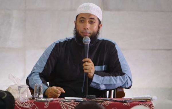 Ustadz Khalid Basalamah Jelaskan Jembatan Sirath Mustaqim Sangat Gelap dan Licin