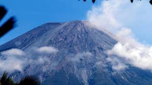 Gunung Semeru Masuk Dalam 10 Gunung Berapi Paling Aktif di Dunia