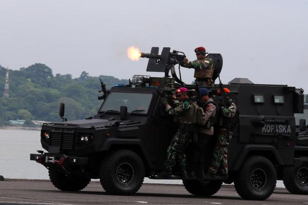 Foto : Pasukan Khusus TNI-Polri Lumpuhkan Musuh