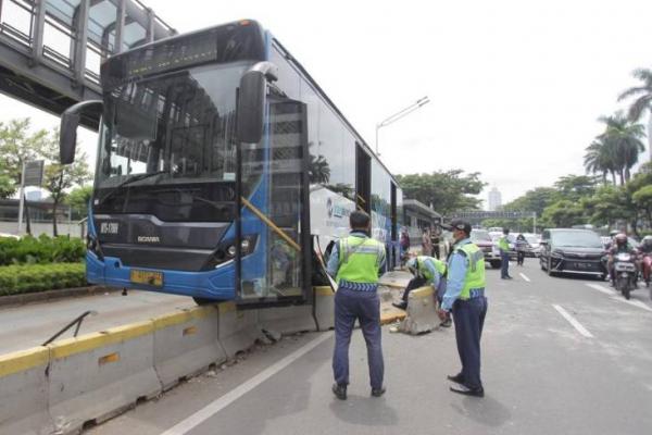 Profit Oriented Penyebab Bus Transjakarta Kerap Kecelakaan, Versi Serikat Pekerja