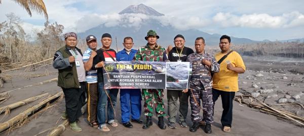 Tiba di Lumajang, Bantuan Kemanusiaan TNI AL Peduli Puspenerbal Langsung Dibagikan