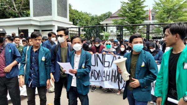 Unjuk Rasa Peringati Hari HAM Sedunia, Mahasiswa Datangi Kantor DPRD Indramayu
