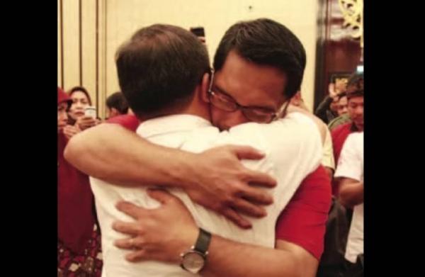 Foto Ridwan Kamil Berpelukan Erat dengan Wali Kota Bandung Oded M Danial Getarkan Hati Netizen