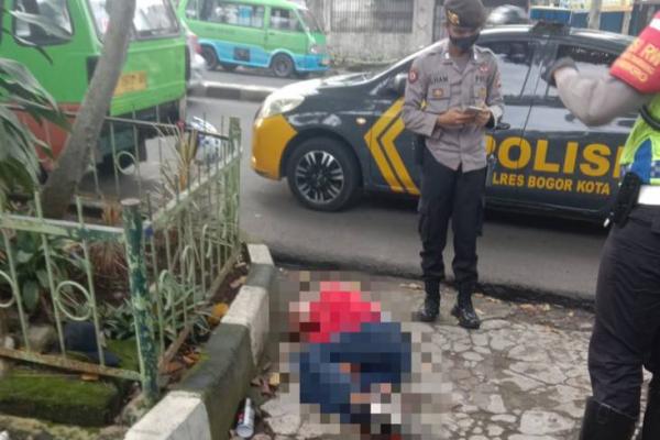 Pria Ini Berlumuran Darah Tergeletak di Jalan Veteran Bogor Tengah Diduga Dikeroyok Orang