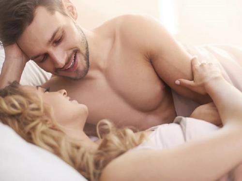 8 Cara Meraih Orgasme Dahsyat Bersama Pasangan, No 7 Tambahkan Lubrikasi 