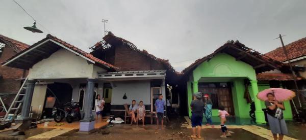 Diterjang Angin Puting Beliung, 25 Rumah di Desa Mayung Rusak