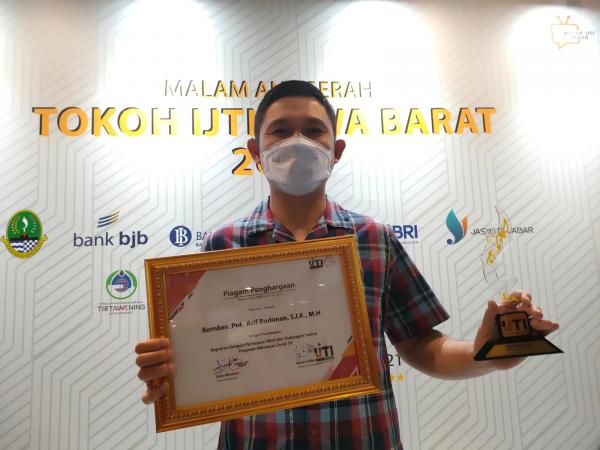 Kapolresta Cirebon Raih Penghargaan Malam Anugerah Tokoh IJTI Jawa Barat