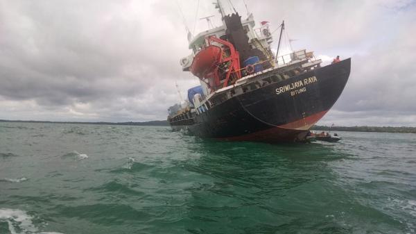 Kapal Pengangkut Sembako Nyaris Karam di Perairan Pulau Besar
