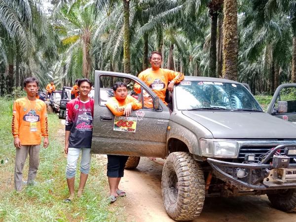 Surharto Bersama 80 Offroader Jajal Hutan, Lumpur Hingga Sungai di Bangka Barat
