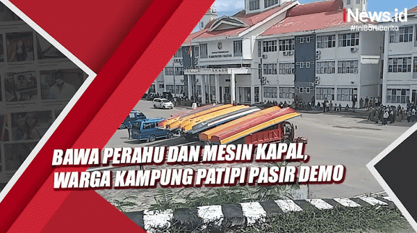 Warga Kampung Patipi Pasir Demo Bawa Perahu dan Mesin Kapal ke Kantor Bupati Fakfak Barat