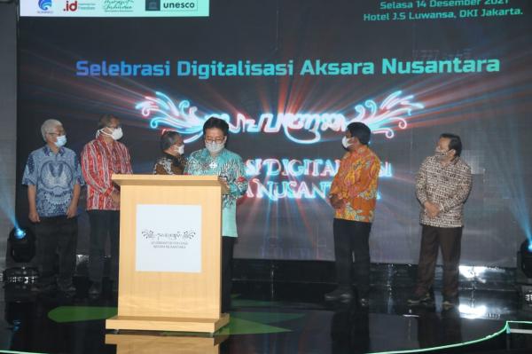 Lestarikan Aksara Nusantara Melalui Proses Digitalisasi