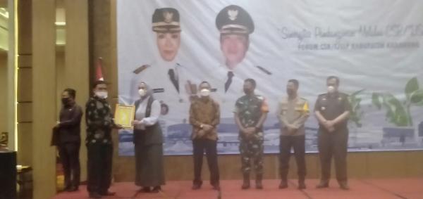 Pemkab Karawang Berikan Penghargaan CSR Award ke PT Pindo Deli