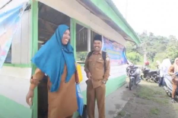 Digaji Rp10.000 Per Bulan, Guru Honorer di Aceh Tengah Tetap Senyum Jalankan Tugas