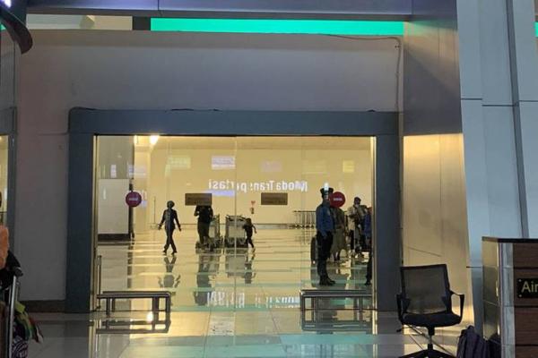Breaking News :  TKI Menumpuk di Bandara Soetta, Terkendala Transportasi ke Tempat Karantina  