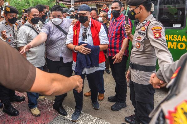 Mantan Gubernur Sumsel Alex Noerdin Bersama Tiga Tersangka Korupsi Ditahan Di Rutan Pakjo Palembang