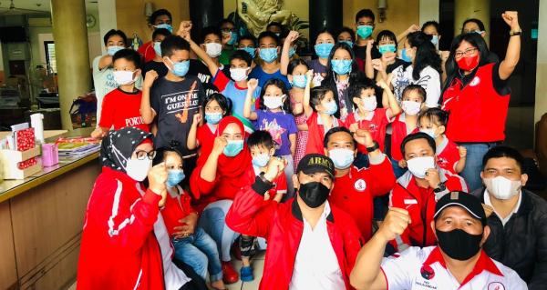 TMP Bagi Paket Sembako 500 Sembako kepada Panti Asuhan Beragam Agama di Banten 