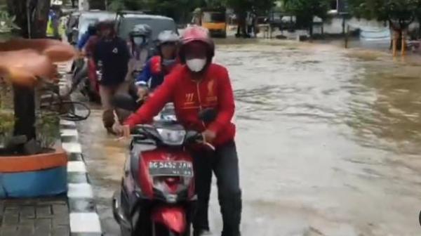 Lurah dan Camat Palembang Diminta Terjun Bantu Warga Terdampak Banjir