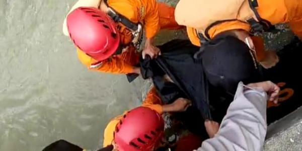 Banjir Palembang Telan Korban, Seorang Wanita Tewas Terseret Air