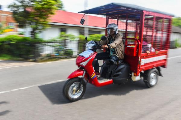 Bantuan Motor Roda Tiga Untuk Penyandang Disabilitas Pada Peringatan HKSN