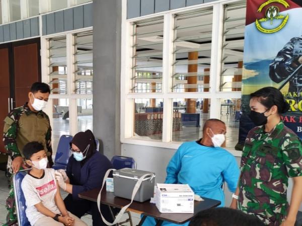 AAL Lanjutkan Serbuan Vaksinasi Maritim TNI AL Untuk Anak 6-11 tahun