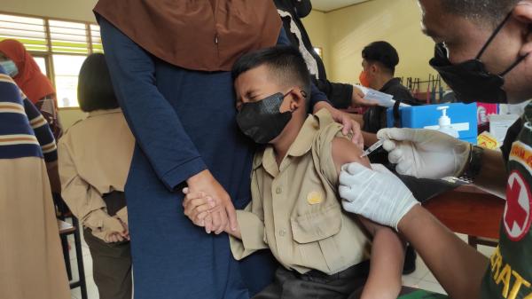 Vaksin Anak 6-11 Tahun Sasar Pelajar SD di Daerah Terpencil Muntok