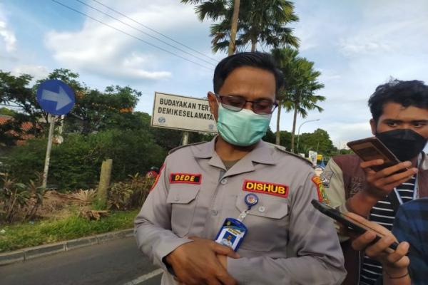 Dede Oknum Dishub Bekasi Kawal Mobil Mewah ke Puncak Ditilang: Siap Salah Pak!
