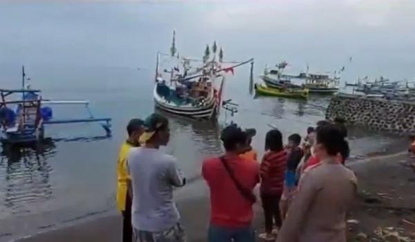 Petir Sambar Perahu Nelayan, 4 Orang Meninggal dan 1 Hilang